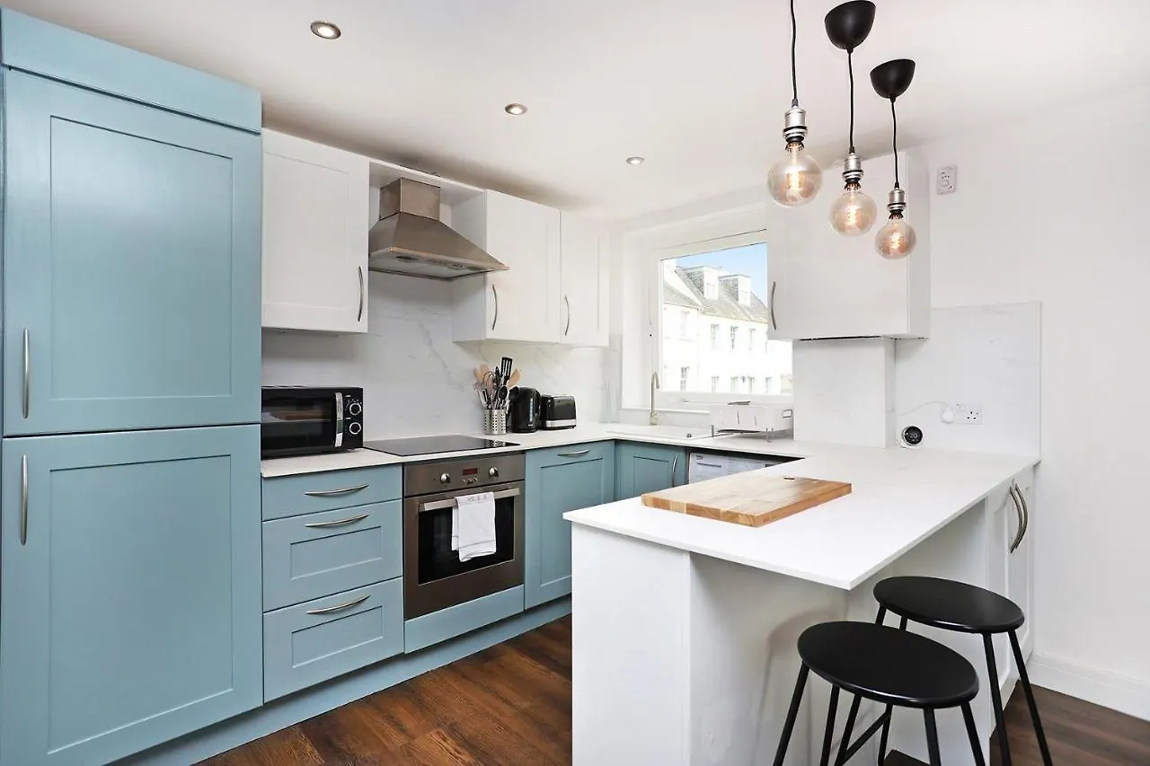 Joivy Contemporary Royal Mile Apartment With Balcony Εδιμβούργο