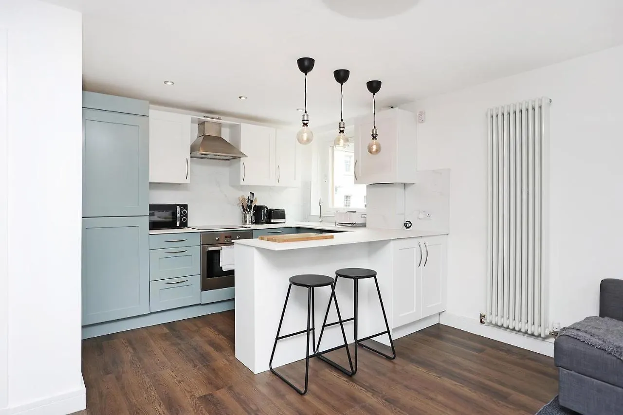 Joivy Contemporary Royal Mile Apartment With Balcony Εδιμβούργο