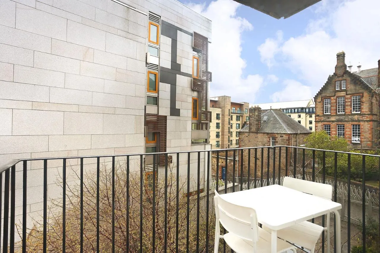 Joivy Contemporary Royal Mile Apartment With Balcony Εδιμβούργο
