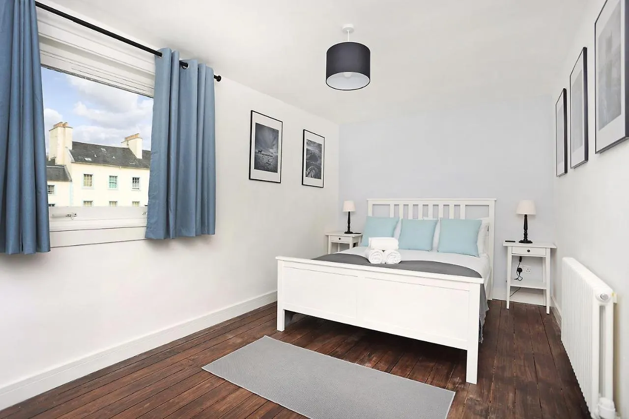 Joivy Contemporary Royal Mile Apartment With Balcony Εδιμβούργο