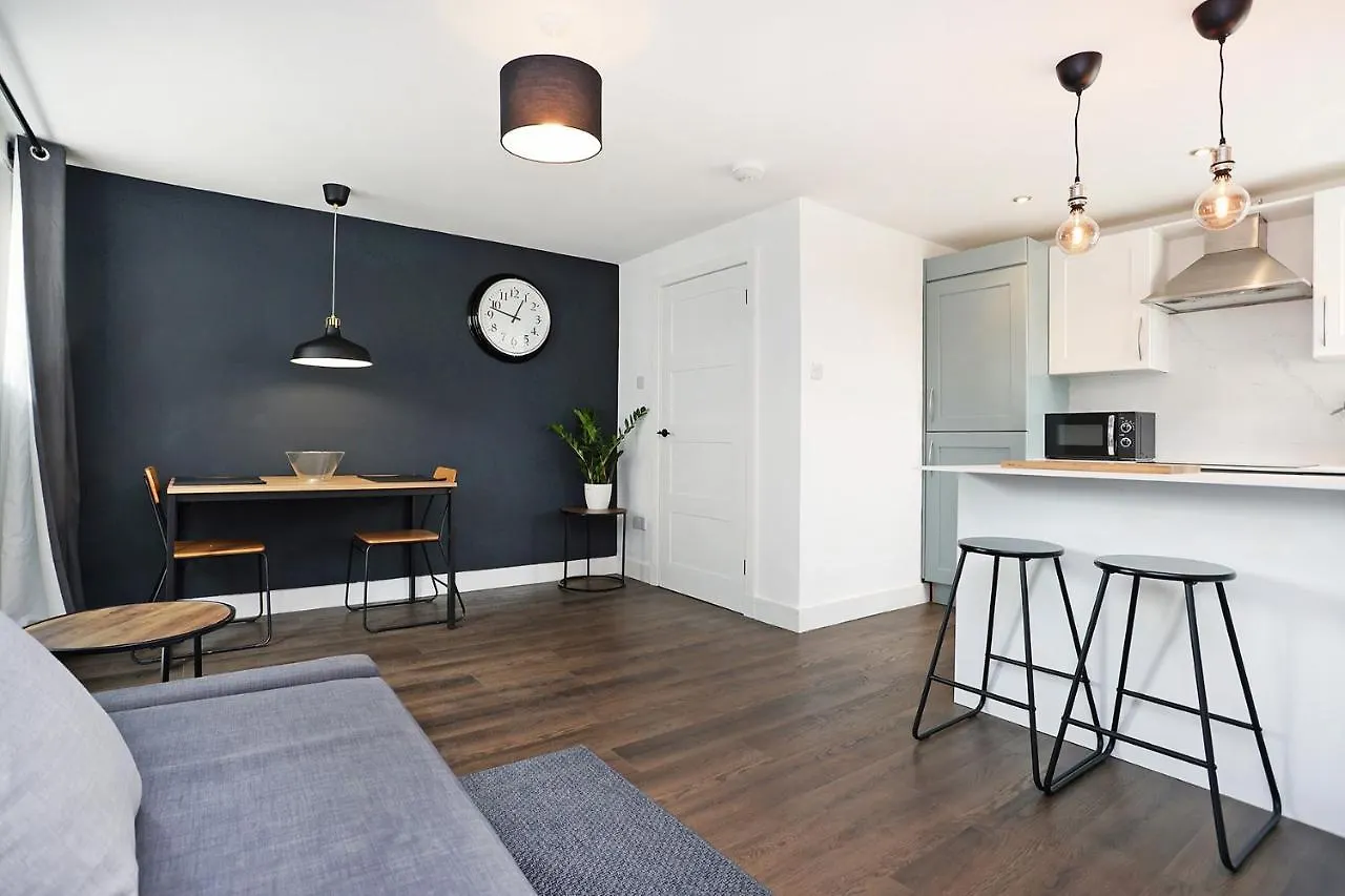 Joivy Contemporary Royal Mile Apartment With Balcony 에든버러 영국