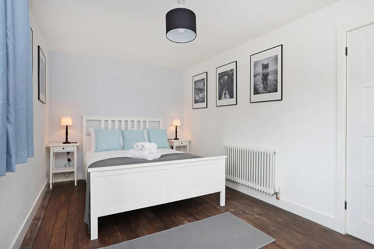 Joivy Contemporary Royal Mile Apartment With Balcony 에든버러