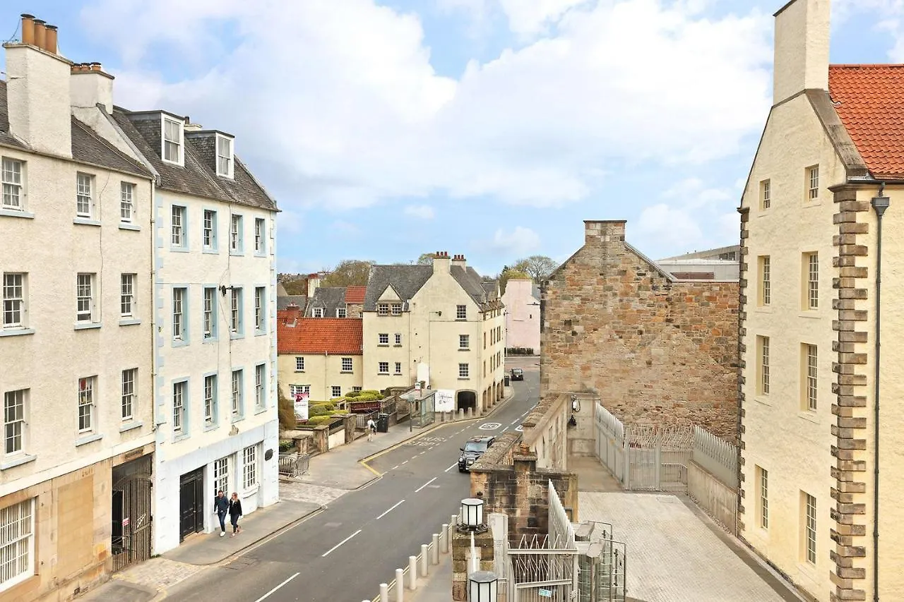 Joivy Contemporary Royal Mile Apartment With Balcony 에든버러