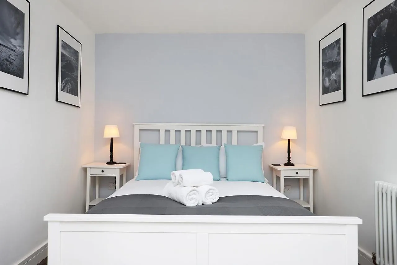 Joivy Contemporary Royal Mile Apartment With Balcony 에든버러 영국